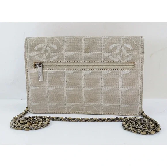 CHANEL Beige Crossbody Bag with Chain Strap - Picture 3 of 16